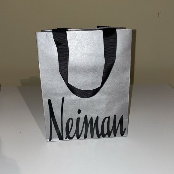 Neiman Marcus Empty Paper Grey Silver Shopping Bag Black Handles 9 x 7 x 4" - Picture 5 of 8